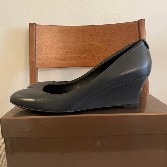 Gucci dark gray leather wedges - 2.5" heel - size 40 - lightly worn - Picture 8 of 9